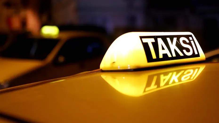 İzmir'de taksi ücretlerine zam. İndi bindi ücreti 180 lira oldu
