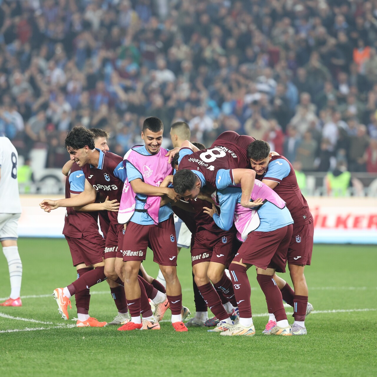 Trabzonspor U19, tarihi finalde Barcelona karşısında!