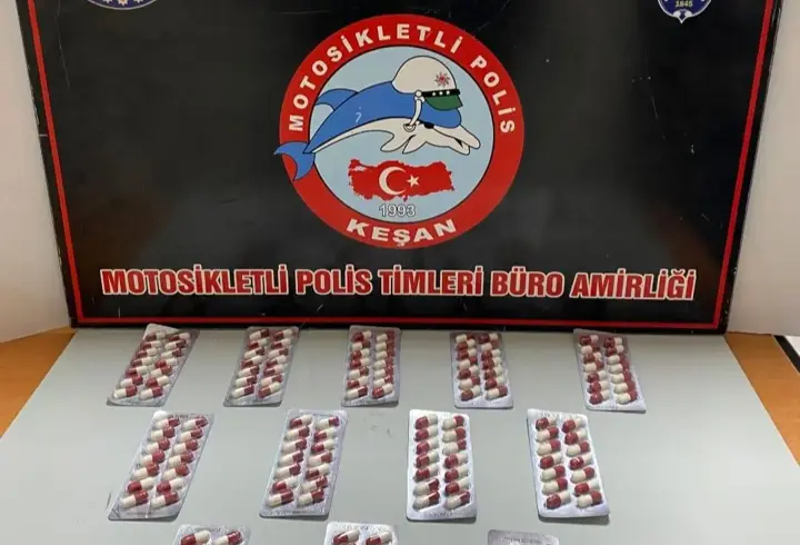 Edirne'de Uyuşturucu ve Silahla Yakalanan 3 Şüpheli Gözaltında