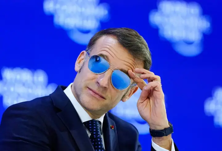 Macron Davos'tan kendine 4 puan aldı: Gözlük de "four sure" çıkışı da işe yaradı