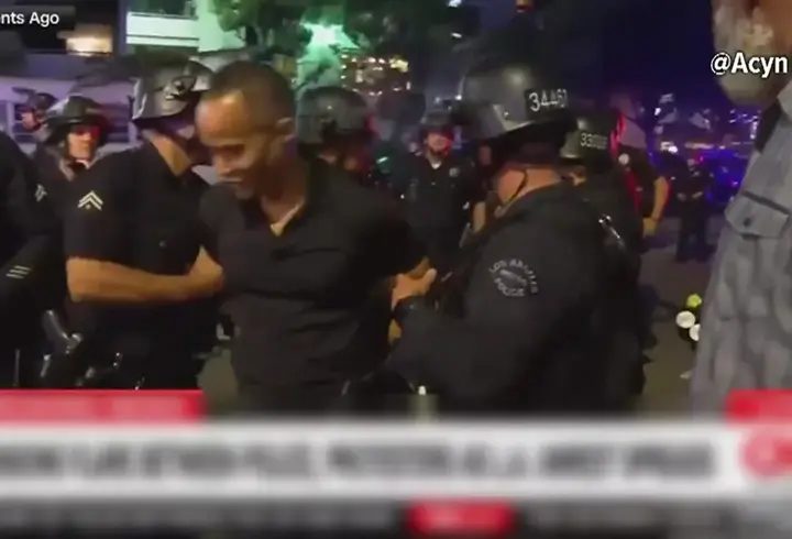 CNN muhabiri canlı yayında gözaltına alındı