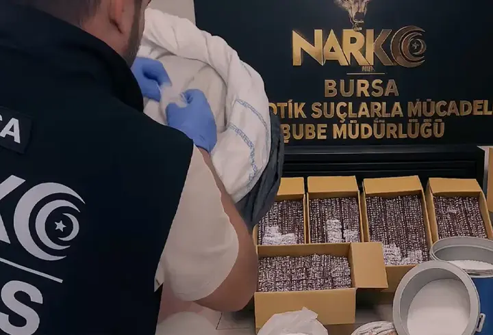 Zehir tacirlerine geçit yok: 300 bin uyuşturucu hap ele geçirildi