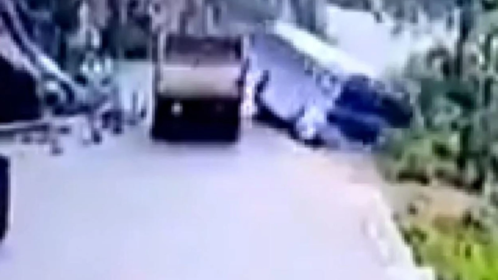 Yolcu otobüsü uçuruma yuvarlandı: Çok sayıda ölü var