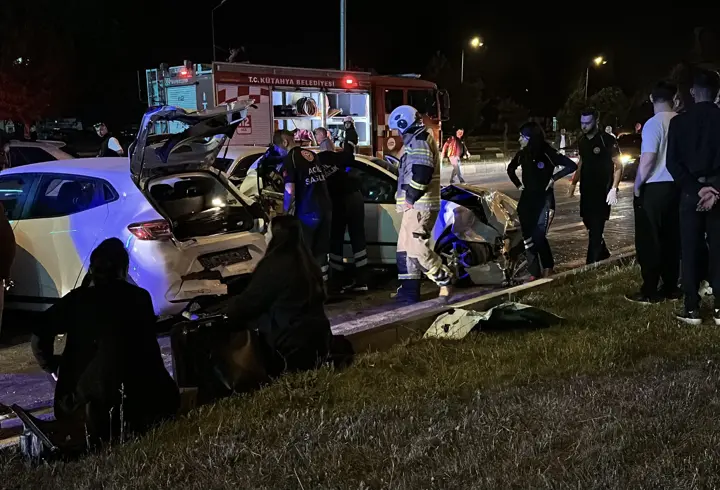 Kütahya’da zincirleme trafik kazası; 2’si ağır 6 yaralı