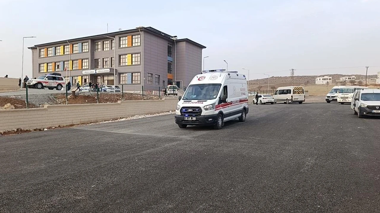 Şanlıurfa'da gıda zehirlenmesi şüphesiyle 25 öğrenci hastanelik oldu