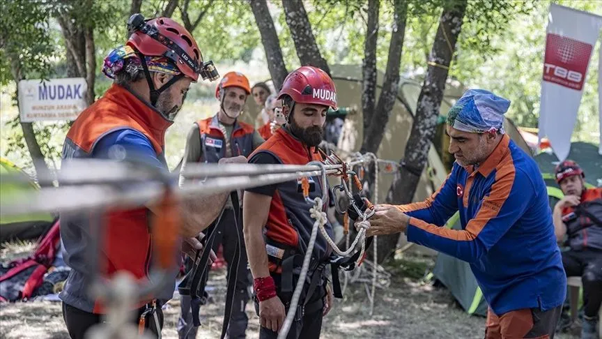 AFAD ekipleriyle omuz omuza veren gönüllüler Tunceli'deki vakalarda hayat kurtarıyor