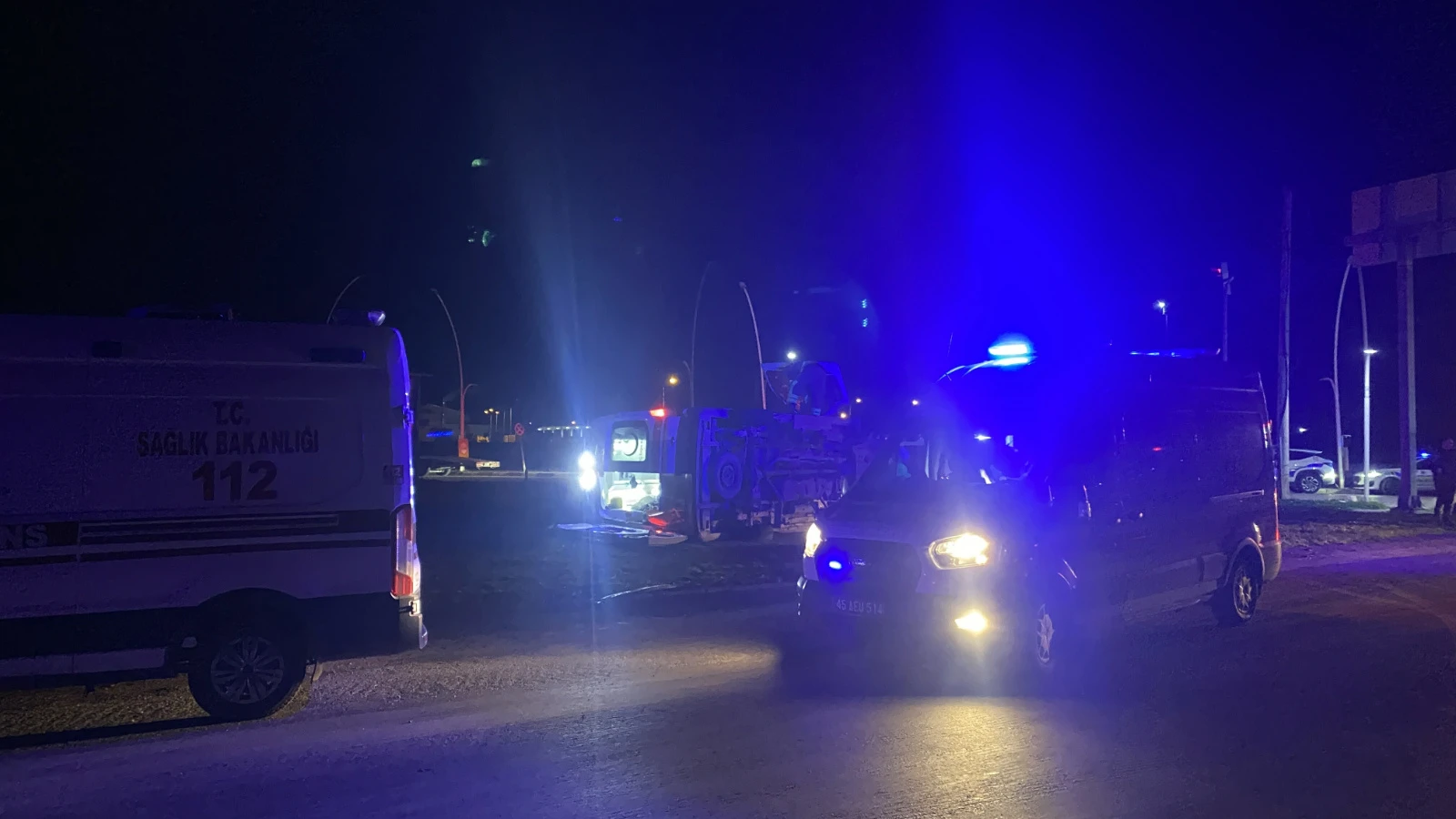 Manisa'da otomobille çarpışan ambulans çarpıştı: 5 yaralı
