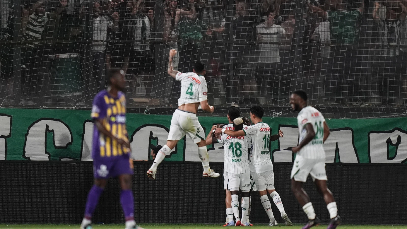 Konyaspor, Eyüp deplasmanında güle oynaya kazandı
