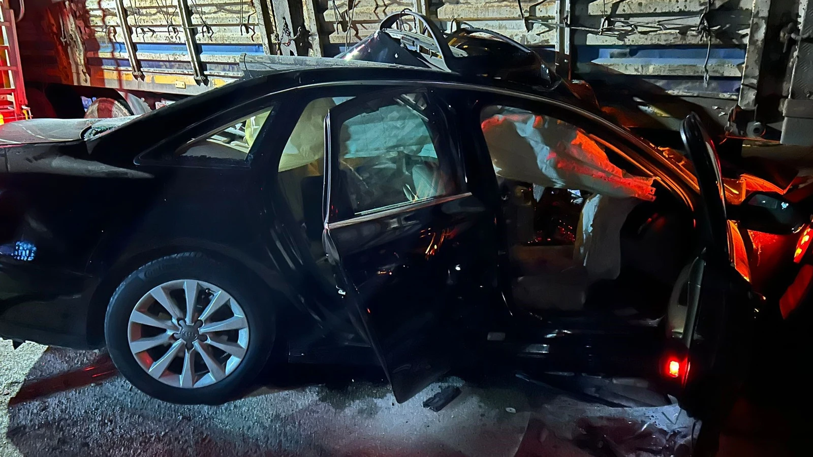 Afyonkarahisar'da otomobil tırla çarpıştı: 2 ölü, 2 yaralı