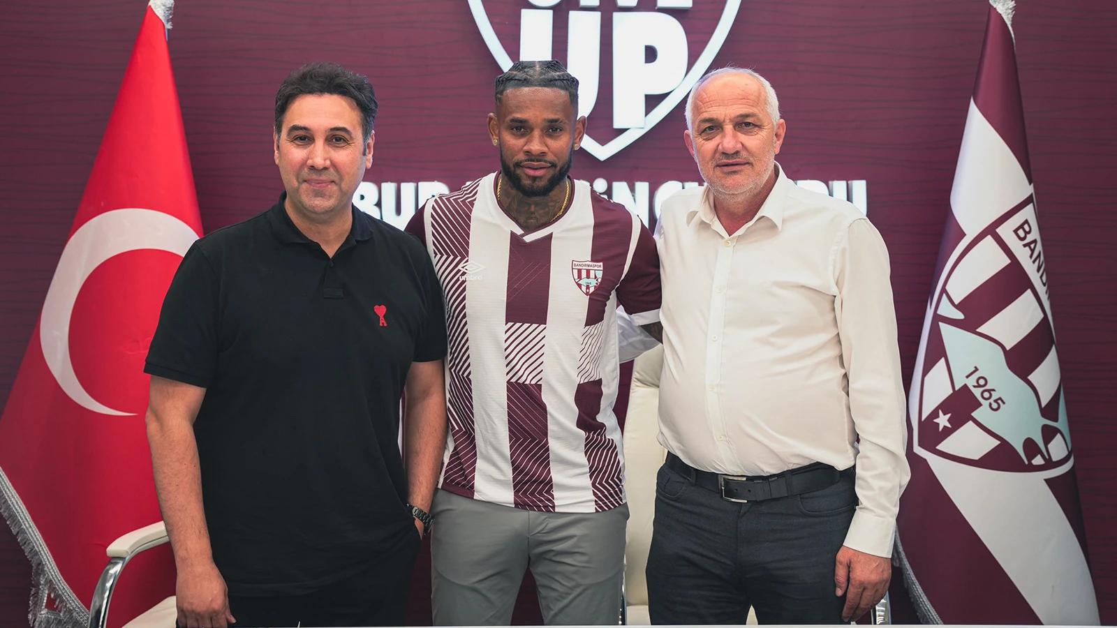 Bandırmaspor, Leandro Bacuna'yı renklerine bağladı