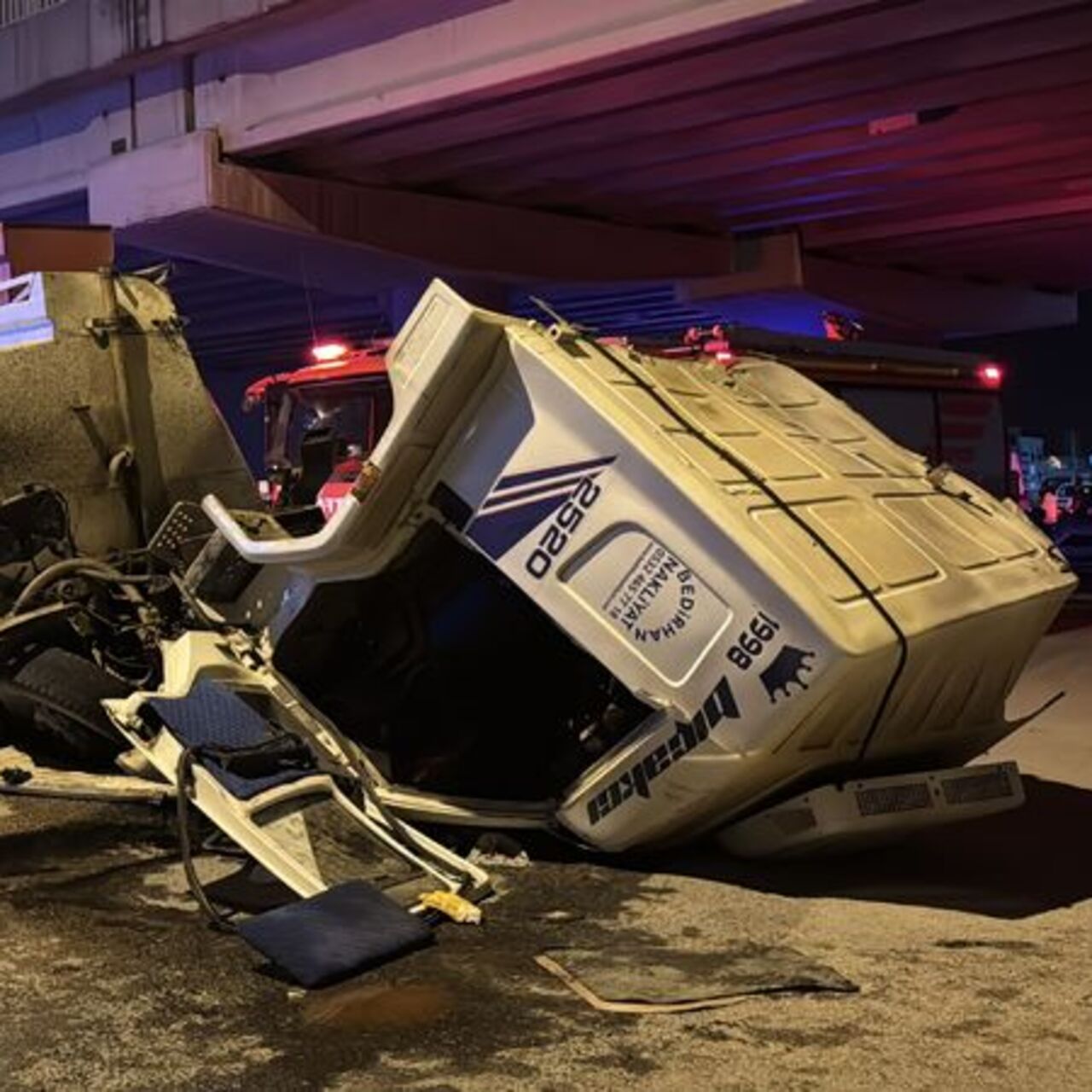 Freni arızalanan su tankeri kaza yaptı: 1 ölü, 1 yaralı