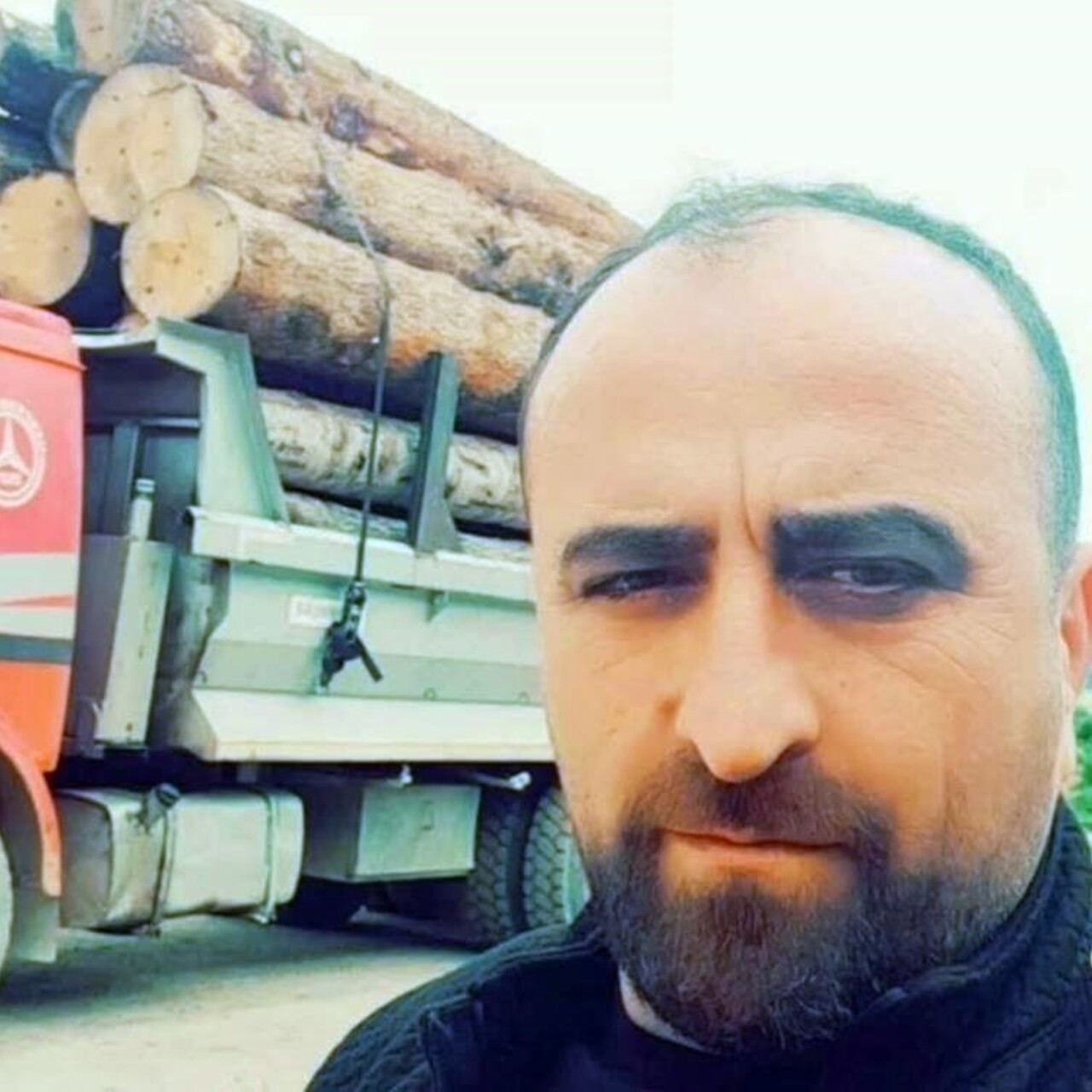 Kestiği ağaç canına mal oldu!