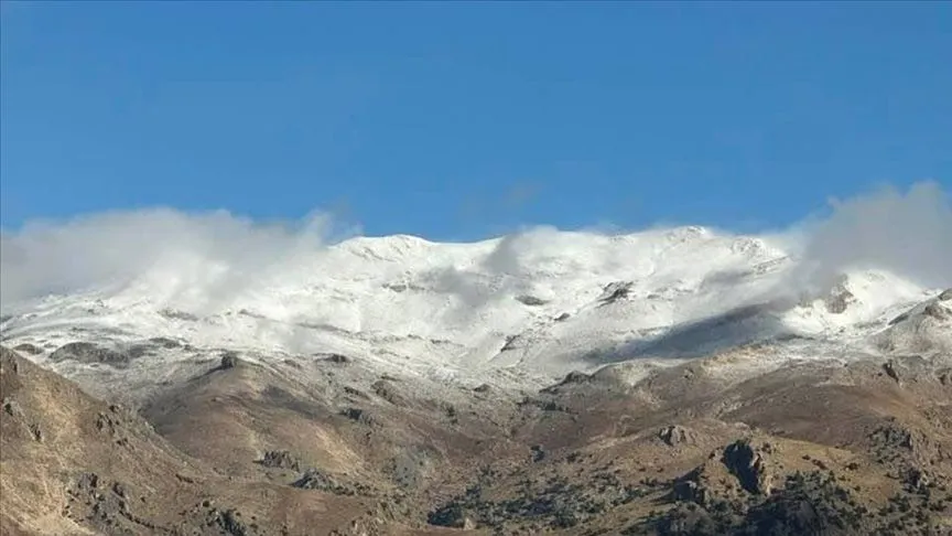 Antalya ve Muğla'da yüksek kesimlere mevsimin ilk karı yağdı