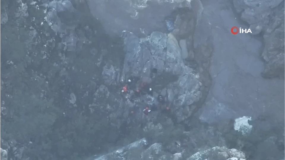 Isparta'da Kanyonda Kaybolan Gönüllülerin Yer Tespit Anı Dron Kamerasında