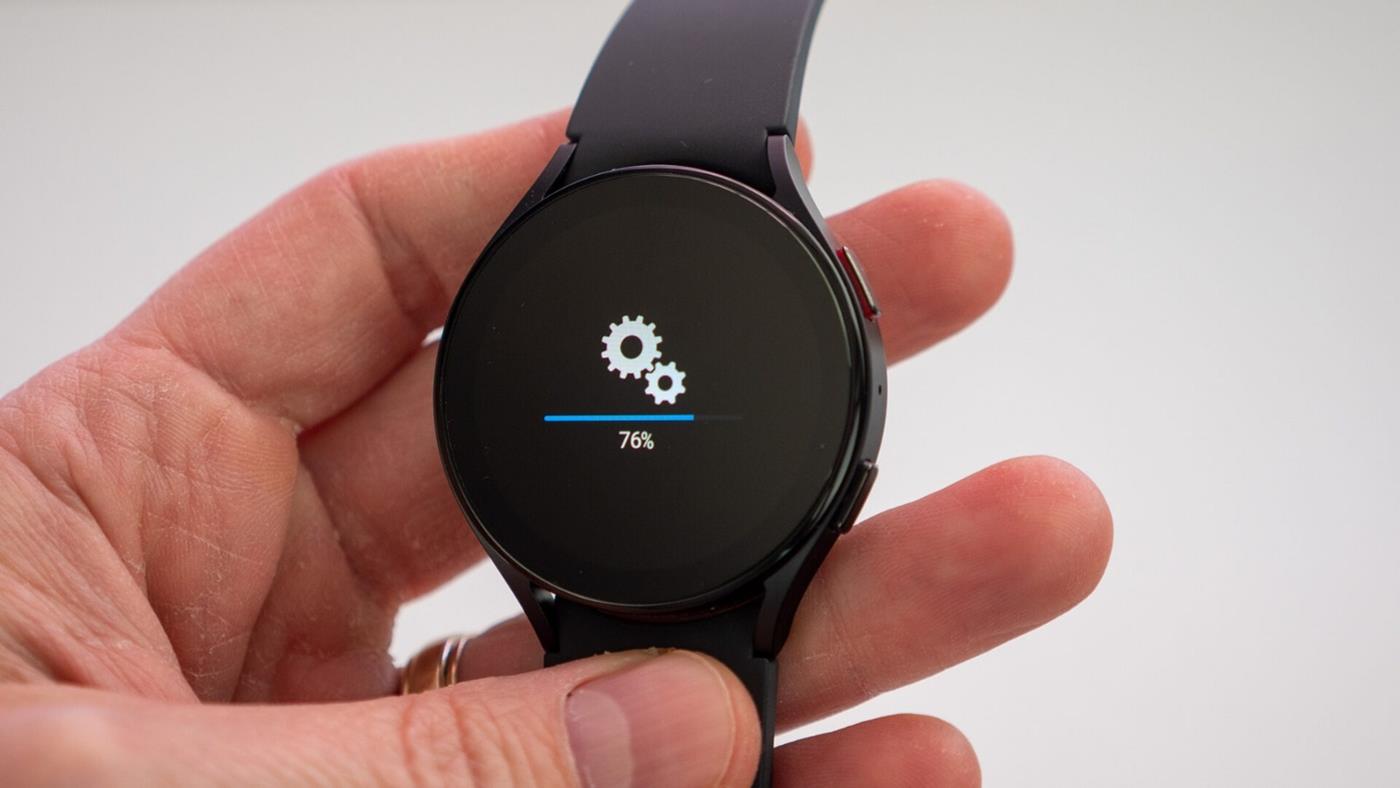 One UI 8 Watch güncellemesi Galaxy Watch 5 Pro’da pil yüzdesini hatalı gösteriyor