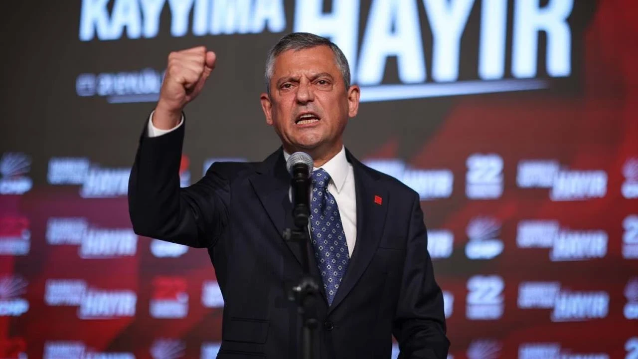 Son dakika... CHP'nin 22. Olağanüstü Kurultayı'nda karar: Özgür Özel yeniden genel başkan seçildi