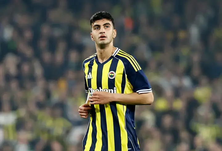 Fenerbahçe'de genç stoper Yiğit Efe Demir, savunmada güven verdi