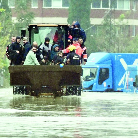 İstanbul Çöktü: 84 Yılın En Yoğun Yağışı