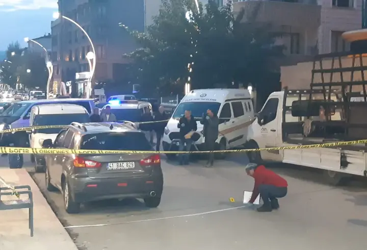 Trafikte yol verme kavgasında tabancayla vuruldu: 1 yaralı