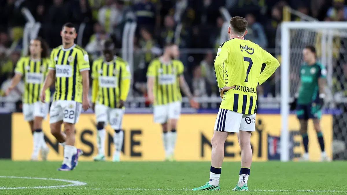 Son Dakika | Fenerbahçe Tribünlerinde "Yönetim İstifa" Tezahüratları