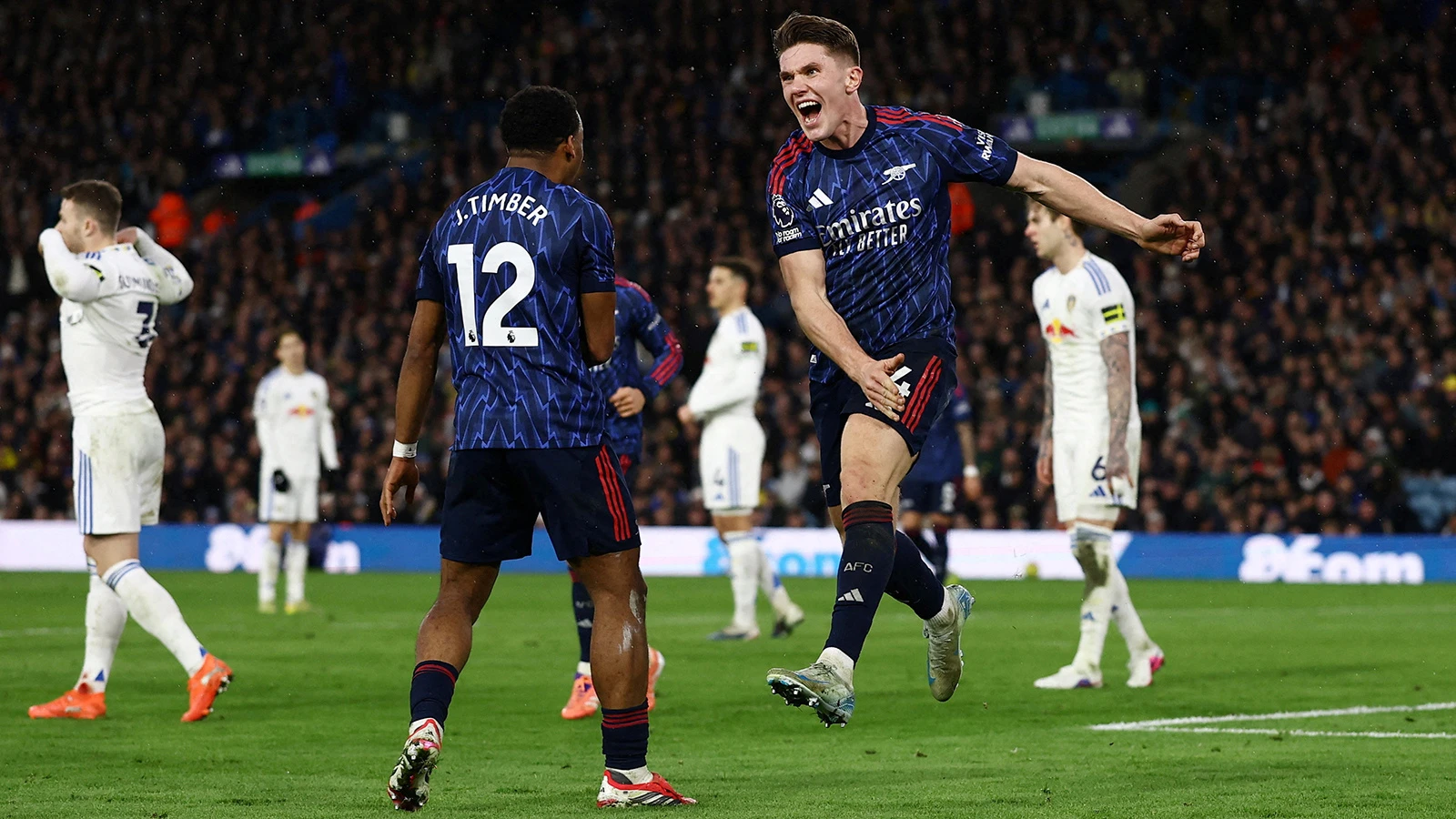 Arsenal, Leeds United'ı yenerek ligde nefes aldı