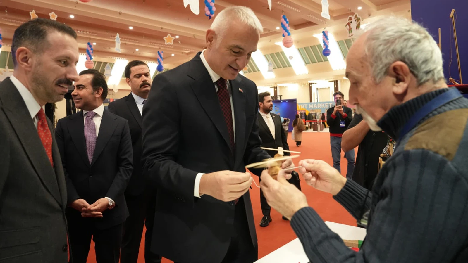 Külliye'de Ramazan'a yoğun ilgi: Bakan Ersoy atölyeleri inceledi