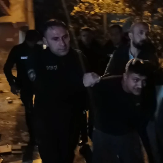 Bursa'da cinayet firarisine operasyon: Adrese gelen polislere ateş açtılar