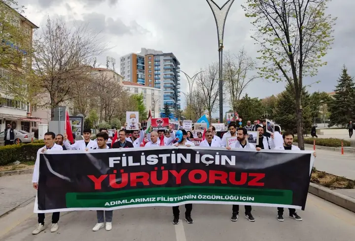 Kırşehir’de doktorlardan Gazze'ye destek için 'sessiz' yürüyüş