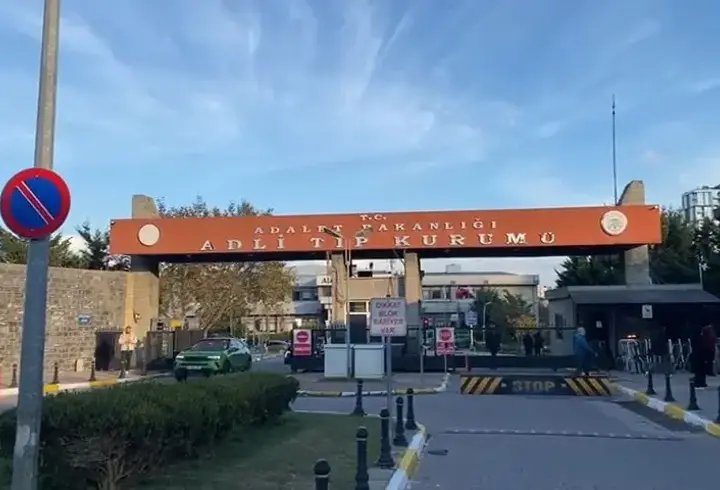 SON DAKİKA... İstanbul'da gıda zehirlenmesi şüphesi: İki çocuğun ardından anne de öldü! baba entübe