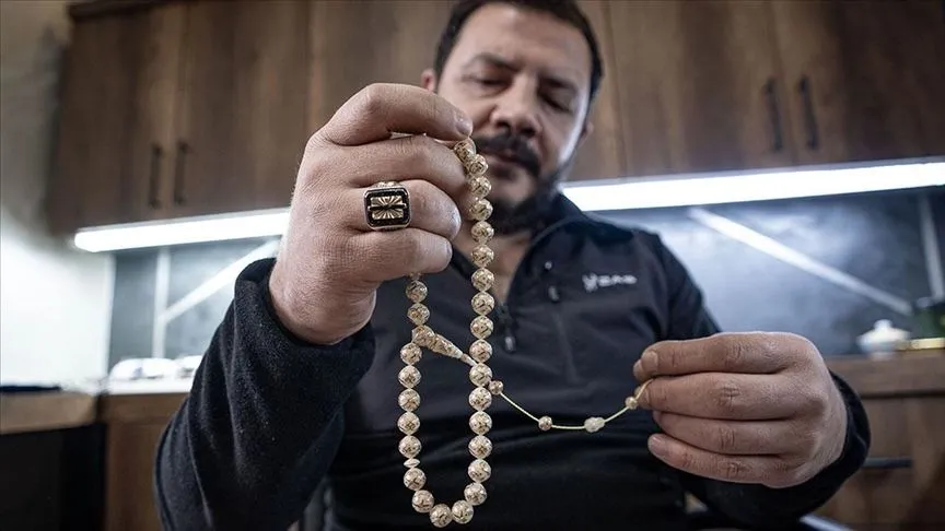 Erzurumlu nakkaş 2 ay boyunca günde 6 saat çalışarak koleksiyonluk tespih üretti