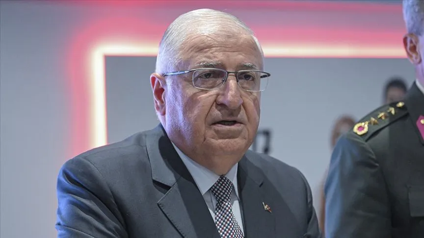 Milli Savunma Bakanı Güler'den IDEF 2025'te "Aile Yılı Standı"na ziyaret