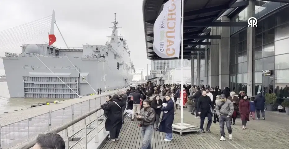 Rotterdam Limanı'nda TCG Anadolu'ya büyük ilgi 