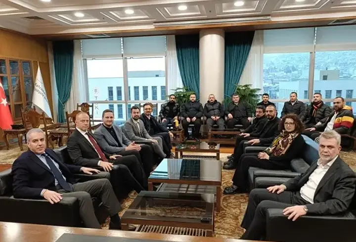  Galatasaraylı yöneticiler deprem bölgesini ziyaret etti