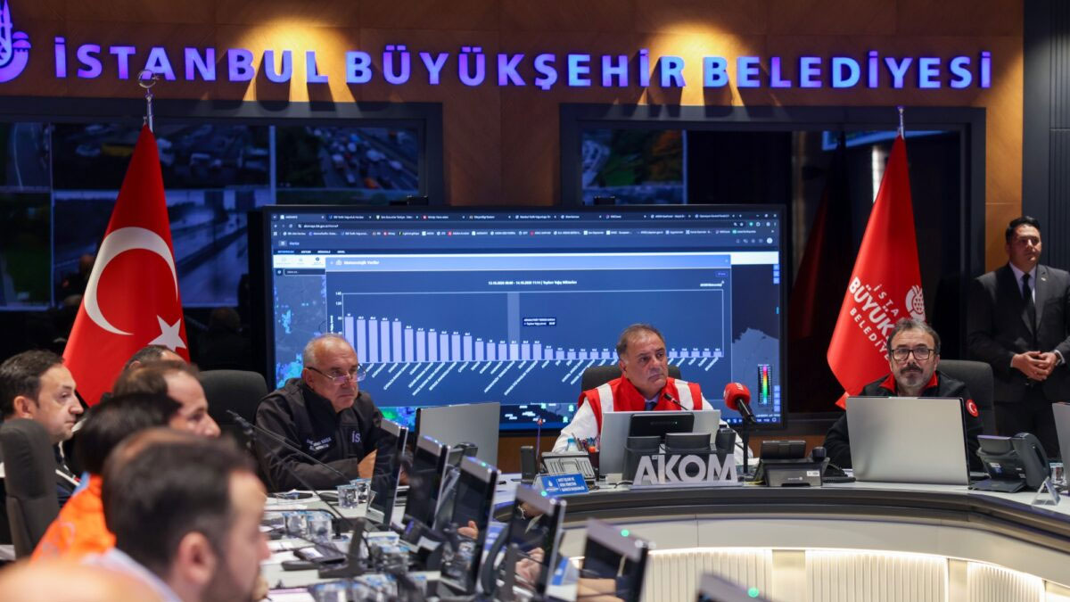 İBB Başkanvekili Aslan: Yoğun olarak müdahale ediyoruz