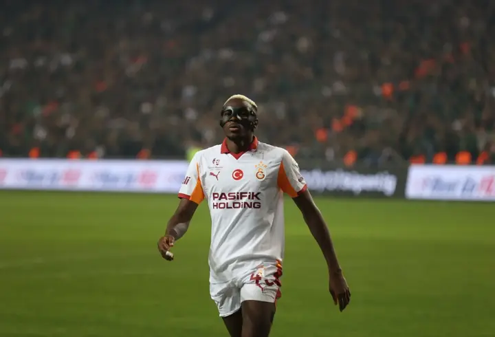 Victor Osimhen, detaylı sağlık kontrolünden geçecek