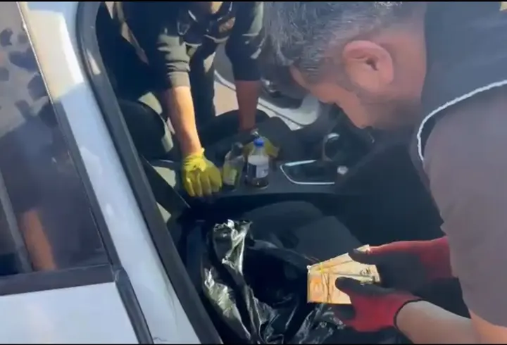 Polisin durdurduğu otomobilde 7 kilo kaçak altın ele geçirildi