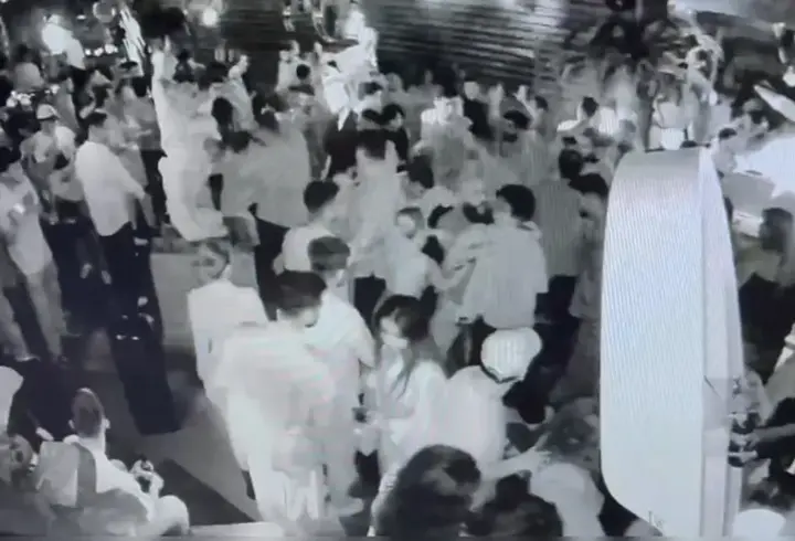 Eğlence mekanında kanlı gece: Kafa attı, boğazını kesti