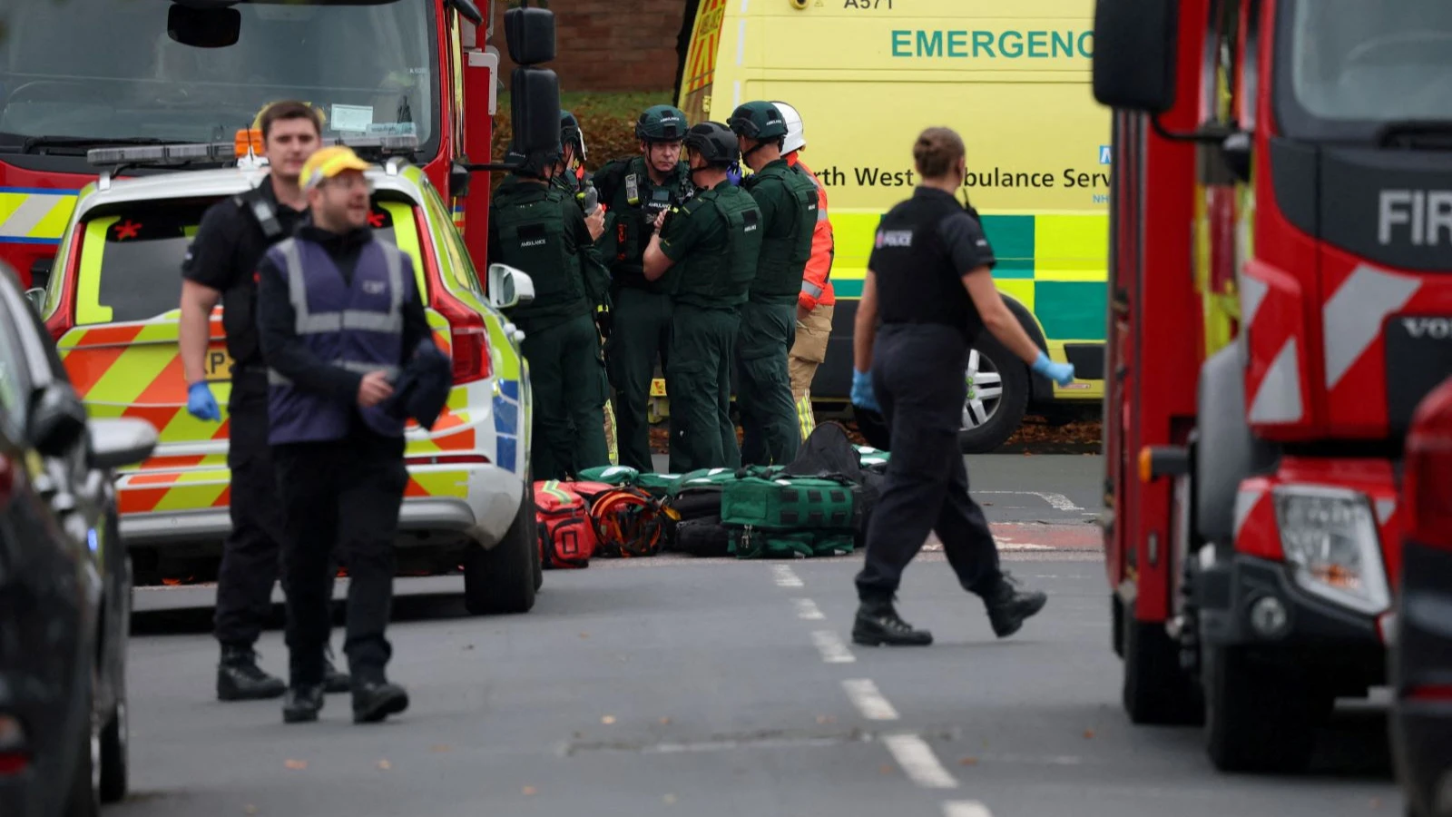 Manchester'da bir sinagogun önünde araçlı ve bıçaklı saldırı: Yaralılar var