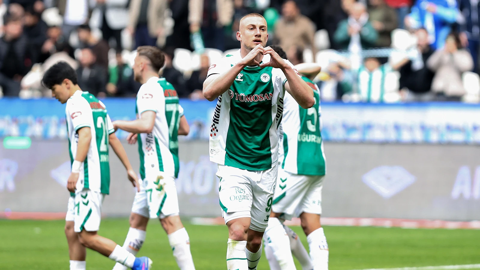 Konyaspor, Fatih Karagümrük'ü 3 golle geçti