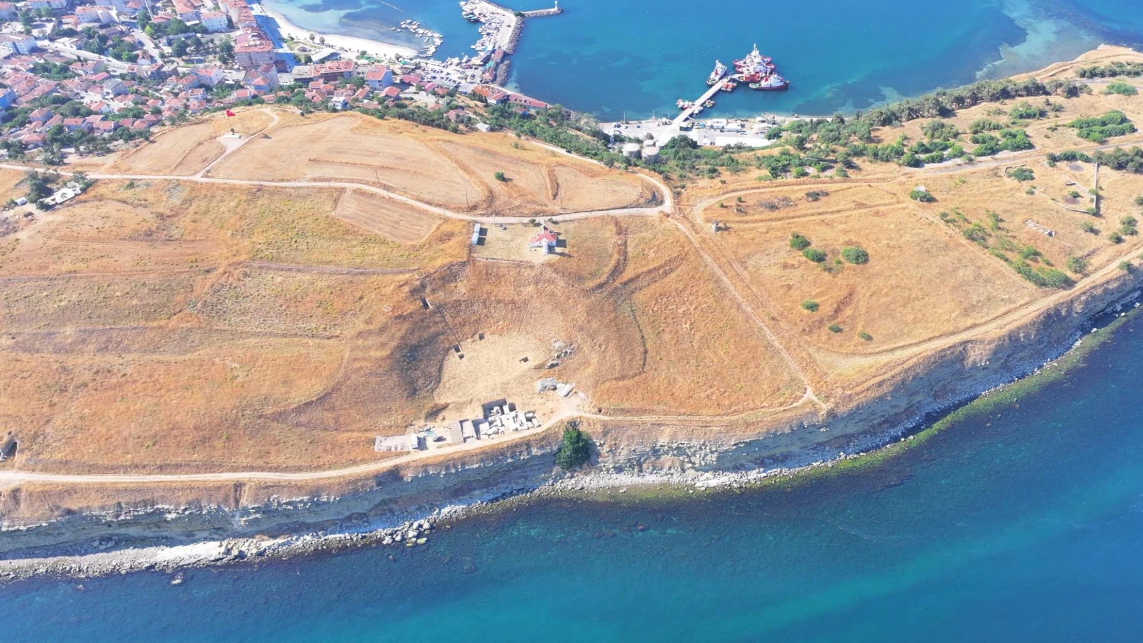 Perinthos Antik Kenti'nde ortaya çıkarılan tiyatronun, dörtte biri kazıldı