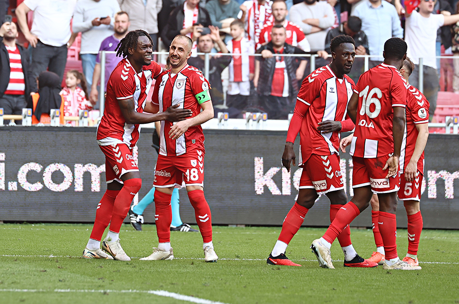 Samsunspor'dan üçüncülük yolunda kritik 3 puan