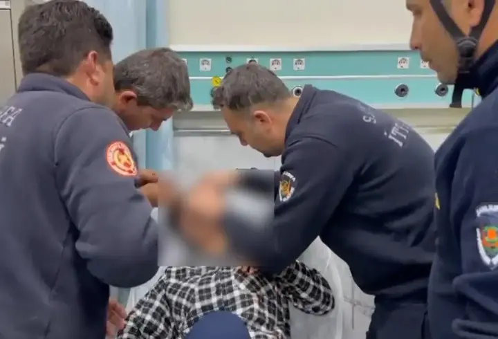 Şanlıurfa'da göz kapağı fermuara sıkışan Yasemin'i itfaiye kurtardı
