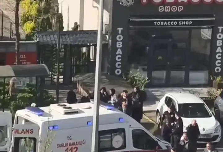 Lise öğrencileri arasında bıçaklı kavga; 1 yaralı