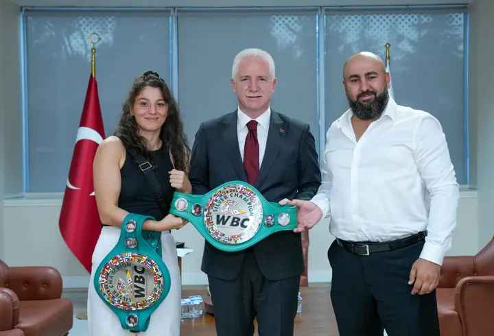İstanbul Valisi Davut Gül’den Seren Ay Çetin’e başarı dileği