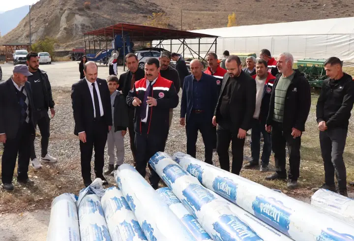 Oltu’da yırtık seralar yüzde 50 hibe desteğiyle yenilendi