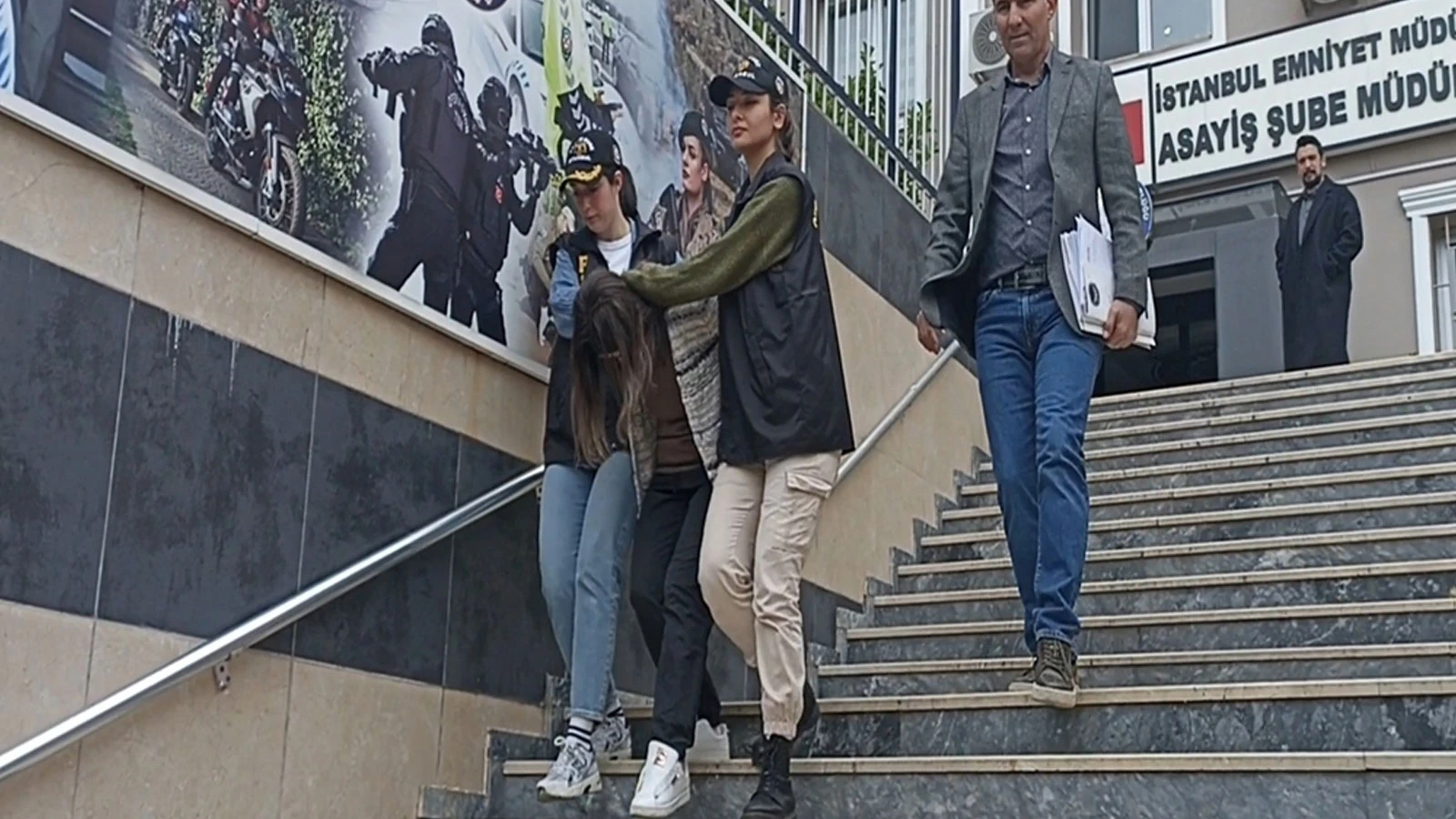 Arkadaşını bıçaklayarak öldüren oyuncu Sevil Akdağ tutuklandı