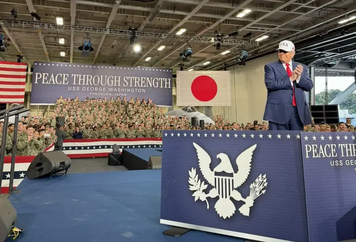 Trump, Japonya’da USS George Washington’u ziyaret etti