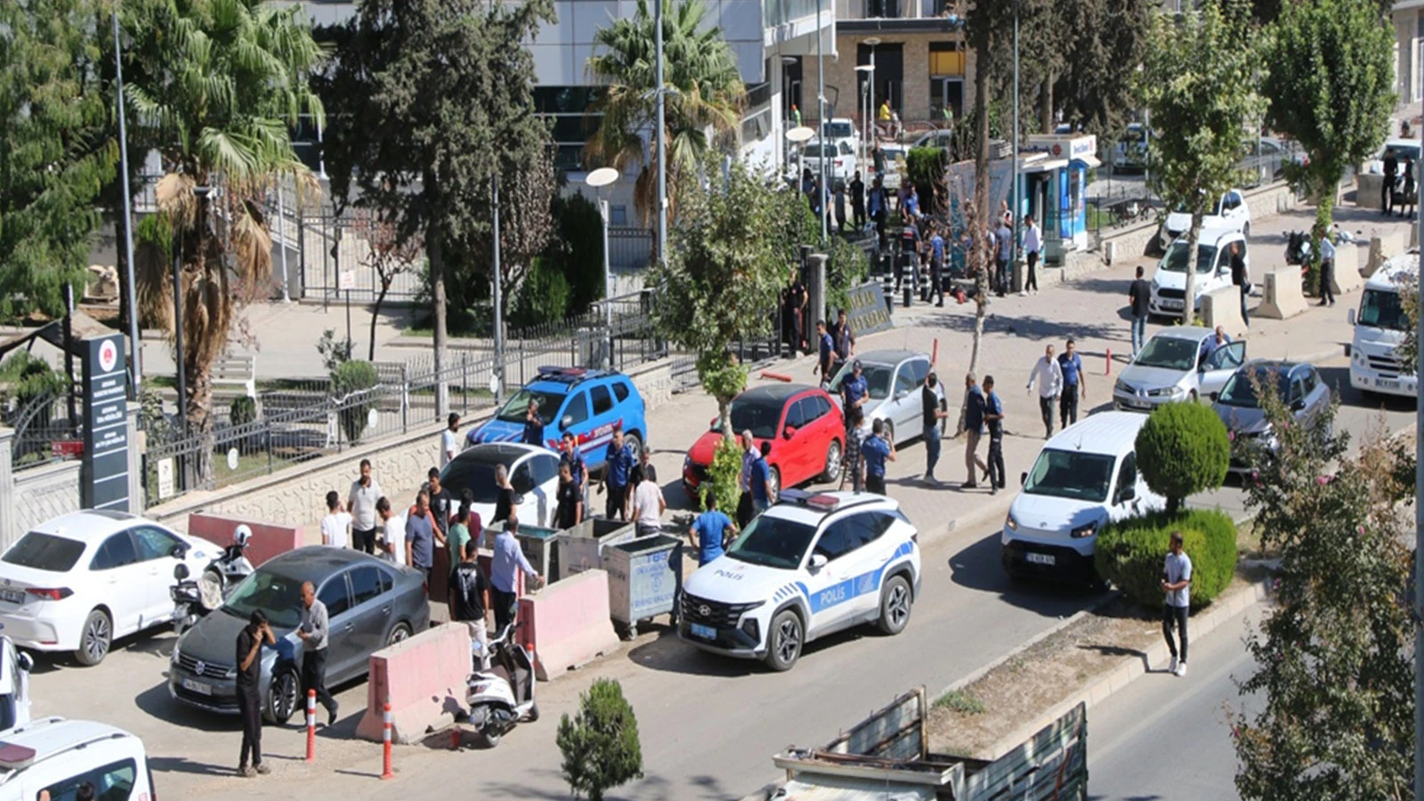 Adıyaman'da adliye önünde kavga; 8 yaralı, 15 gözaltı