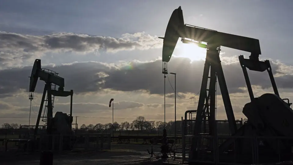 Hindistan tarifeleri sonrası petrolde düşüş ivmesi sürüyor