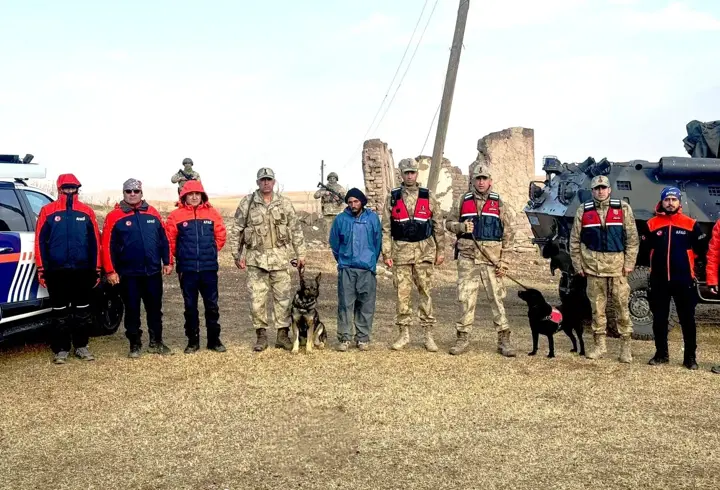 Jandarma, kayıp kişiyi iz takip köpekleriyle buldu